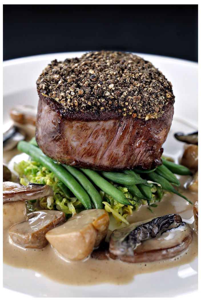 Peppered Fillet of Beef with Whisky Sauce Featured Image - Full Image