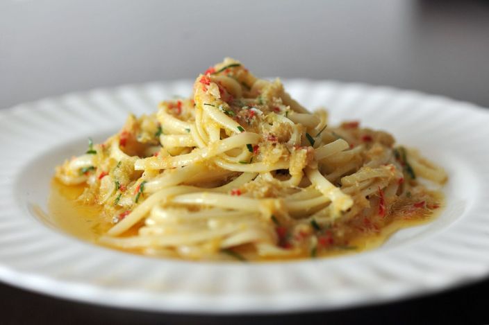 Crab Spaghetti with Chilli Recipe Featured Image - Full Image