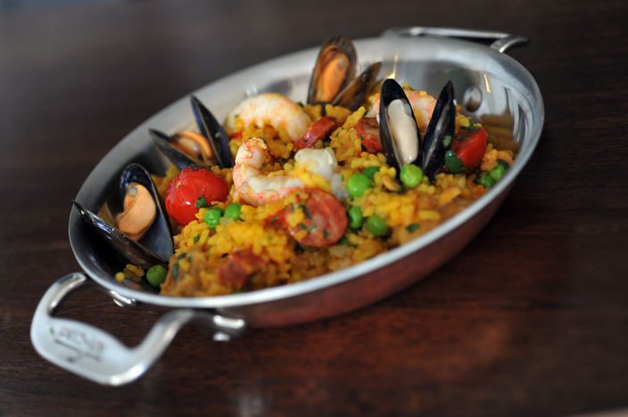 Classic Paella with Shellfish Recipe Featured Image - Full Image